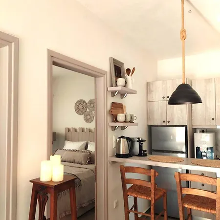 Maya 1, 2 Bedroomed Downstairs شقة