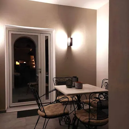 Maya 1, 2 Bedroomed Downstairs * スキアトスタウン