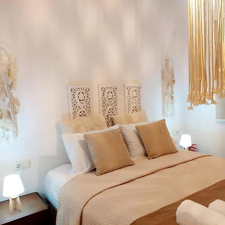 Maya 1, 2 Bedroomed Downstairs アパート スキアトスタウン