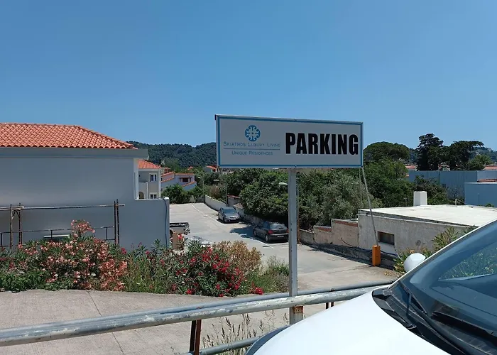 Maya 1, 2 Bedroomed Downstairs 아파트 *