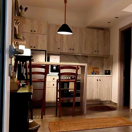 Maya 1, 2 Bedroomed Downstairs Apartman *