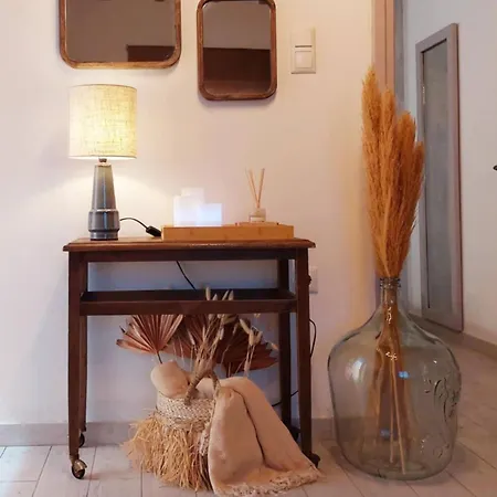 Maya 1, 2 Bedroomed Downstairs Apartman *